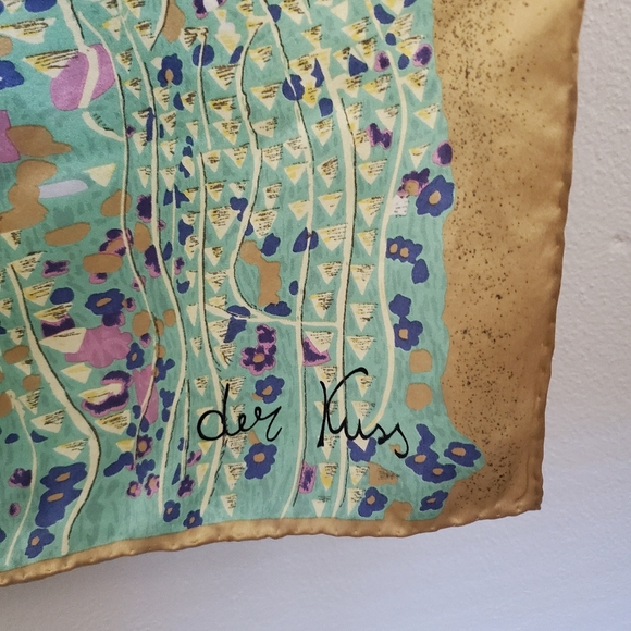 Gustav Klimt Silk Scarf "The Kiss" 100% Silk - Picture 5 of 7